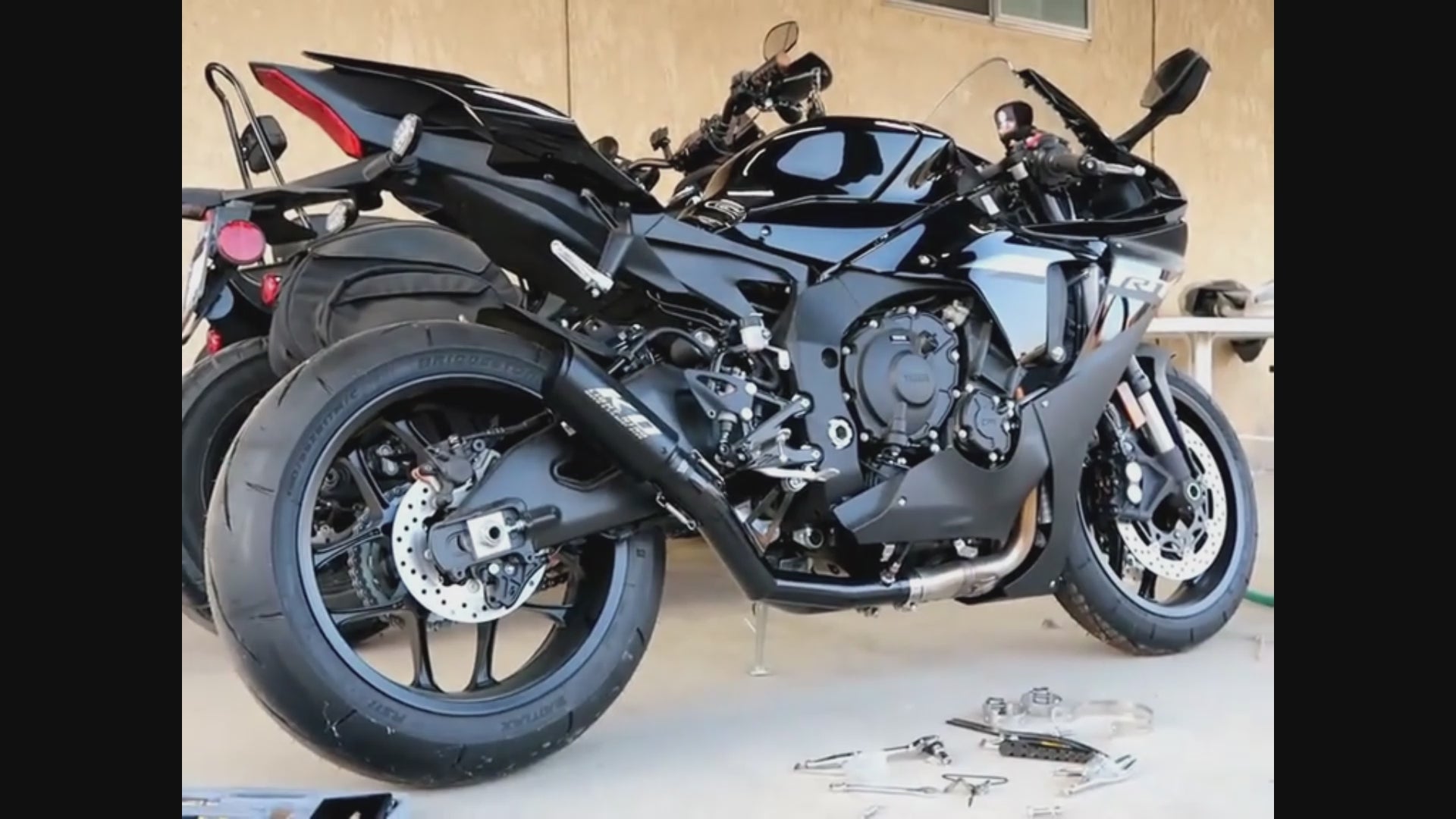 Exhaust System for Yamaha YZF-R1 / MT-10 / FZ-10 – 60.5mm Muffler & Mid Pipe